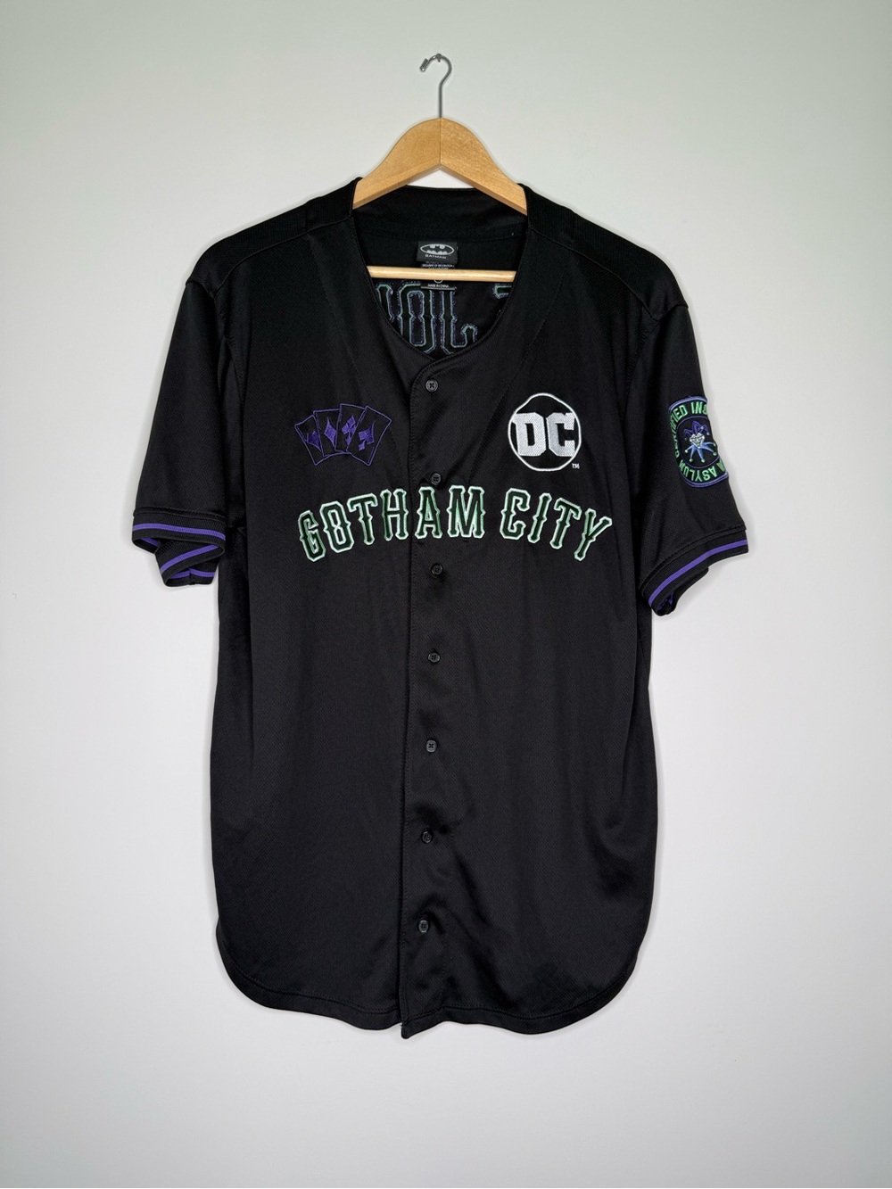 BoxLunch Batman Joker 39 Gotham City Baseball Jersey M